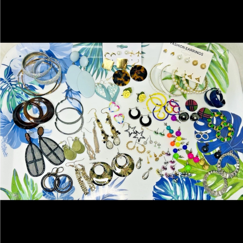 60 Pair Lot Of Vintage Retro & Modern Clip On Earrings To Now All Wearable